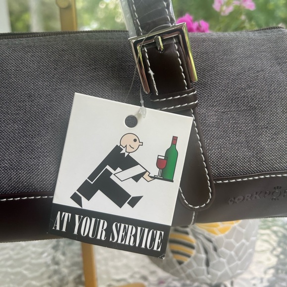 NWT-“At your service” wine bottle  cooler/Duffel Bag. - Picture 2 of 5